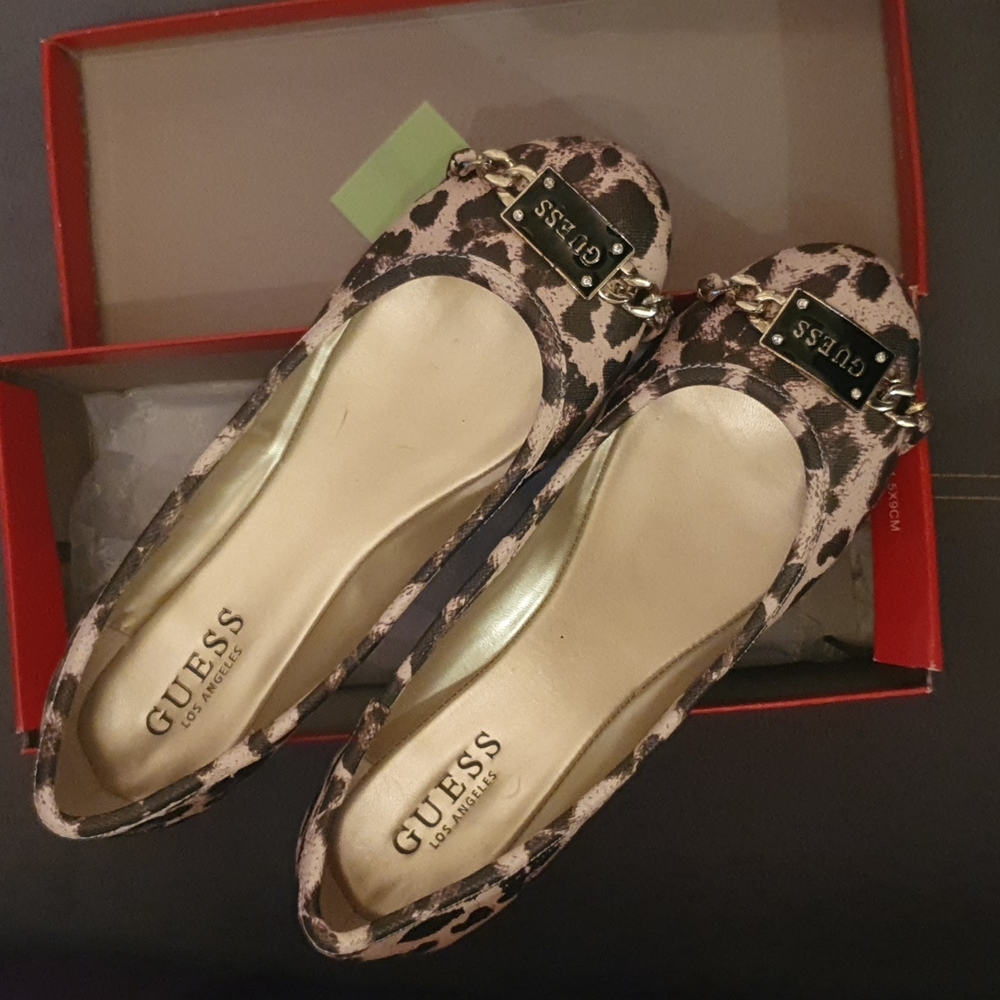 BNIB Guess Gina Leopard Flats size 8